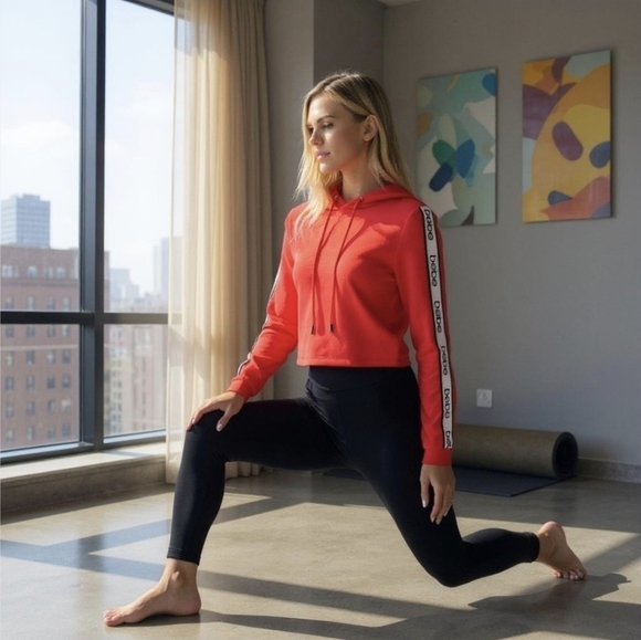 BEBE ✦ Red Pullover Hoodie ✦ Logo Sleeve Taping Waist-Length Athleisure Size XL - Picture 3 of 10